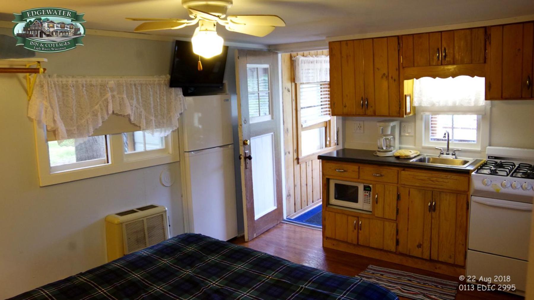 Edgewater Inn & Cottages Ийгъл Ривър Стая снимка